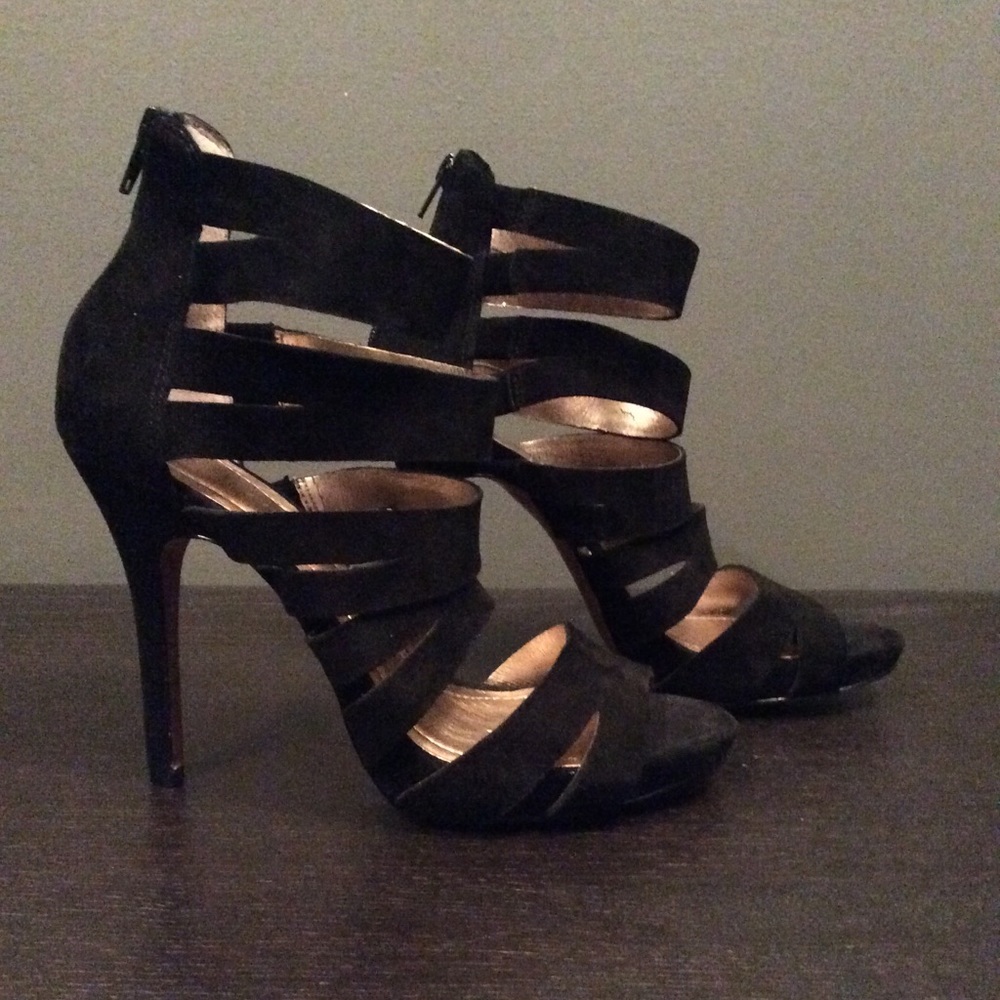 New BCBG Black strappy heels - Picture 2 of 8